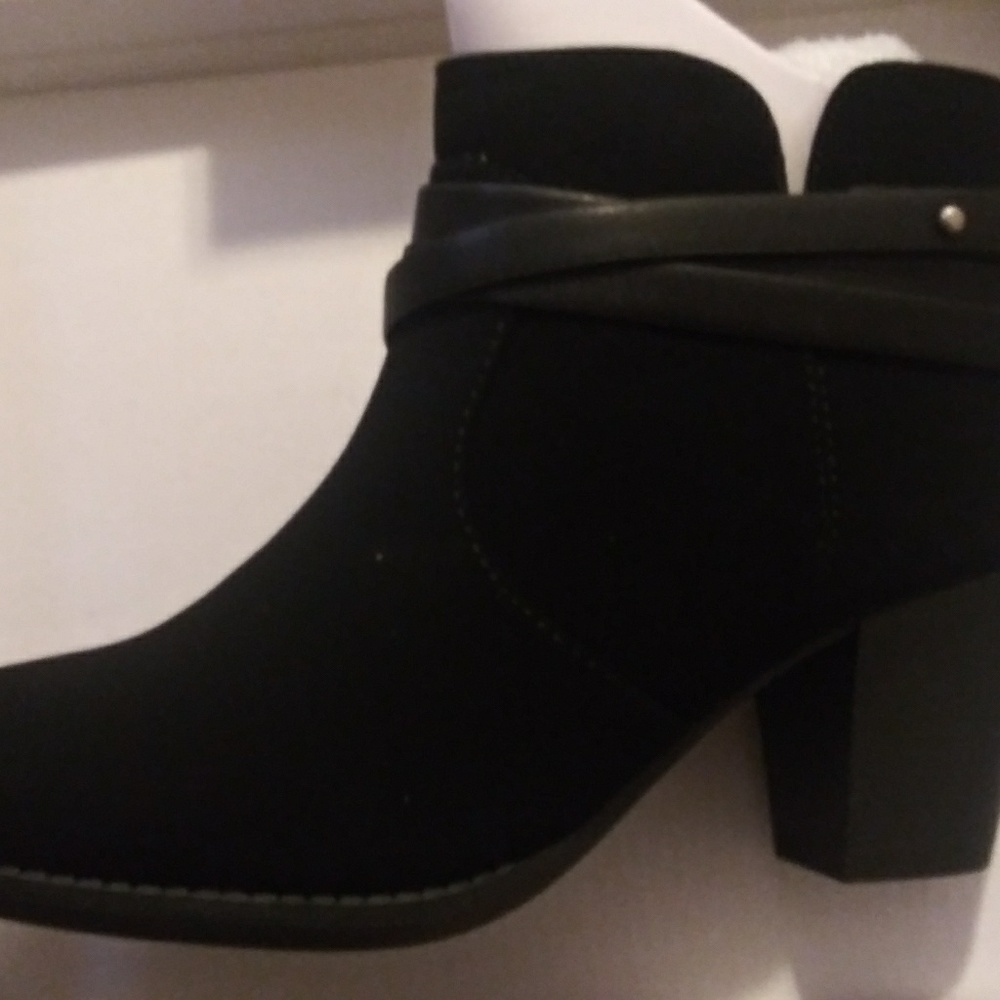 Black booties sz 6